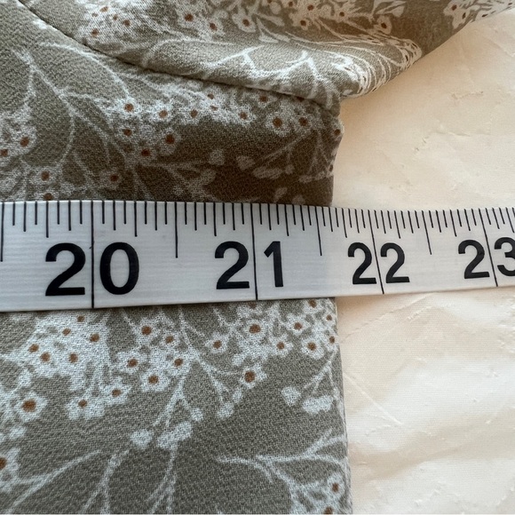 H&M Textured Women's Blouse - Picture 5 of 10